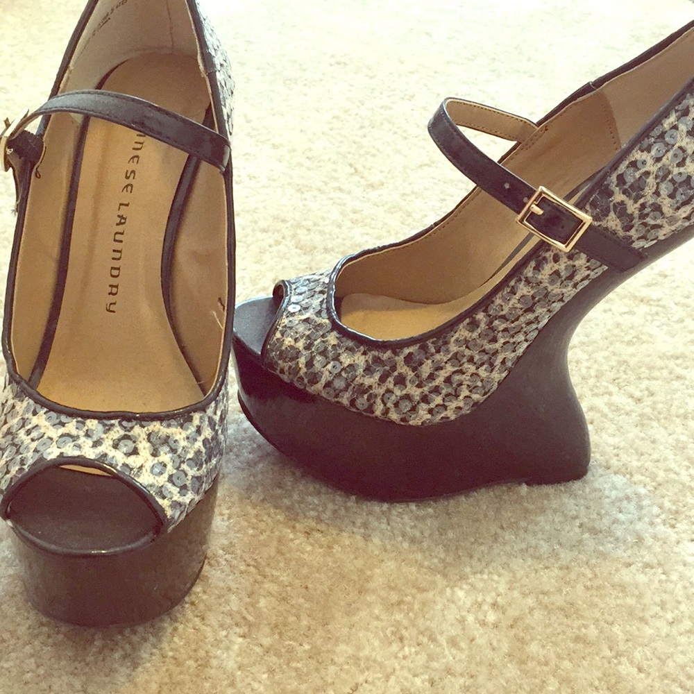 Chinese Laundry cutout Wedges